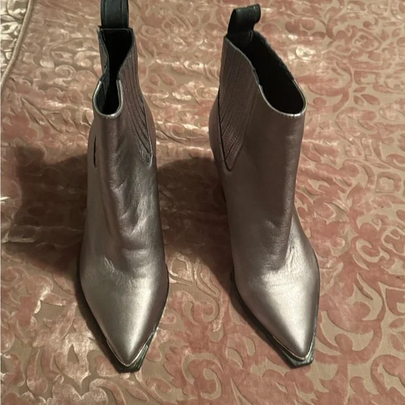 Kenneth Cole size 7 metallic booties never worn - Picture 3 of 4